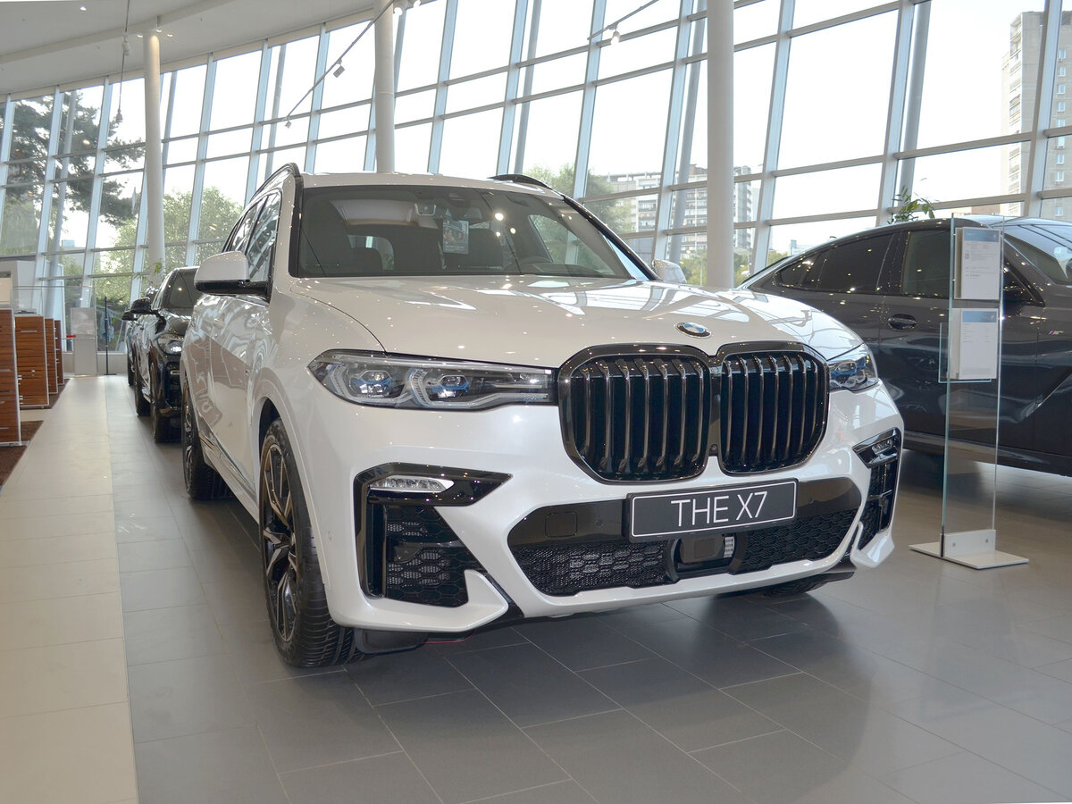 Check price and buy New BMW X7 40i (G07) For Sale