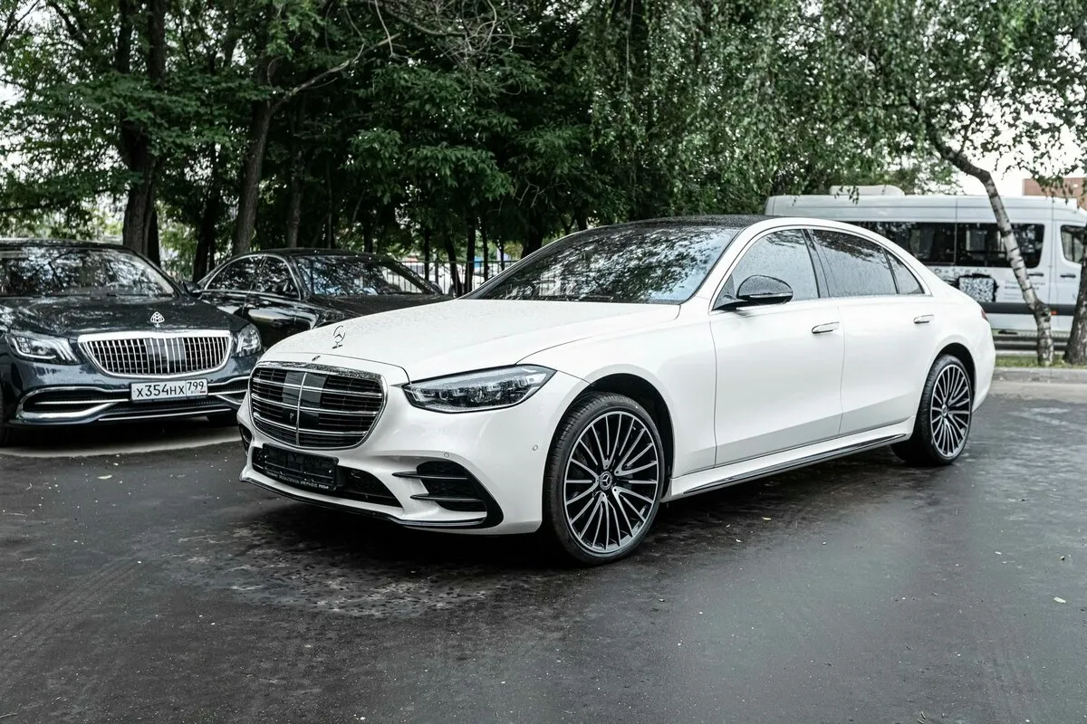 Check price and buy New Mercedes-Benz S-Class 350 d Long 4MATIC (W223) For Sale