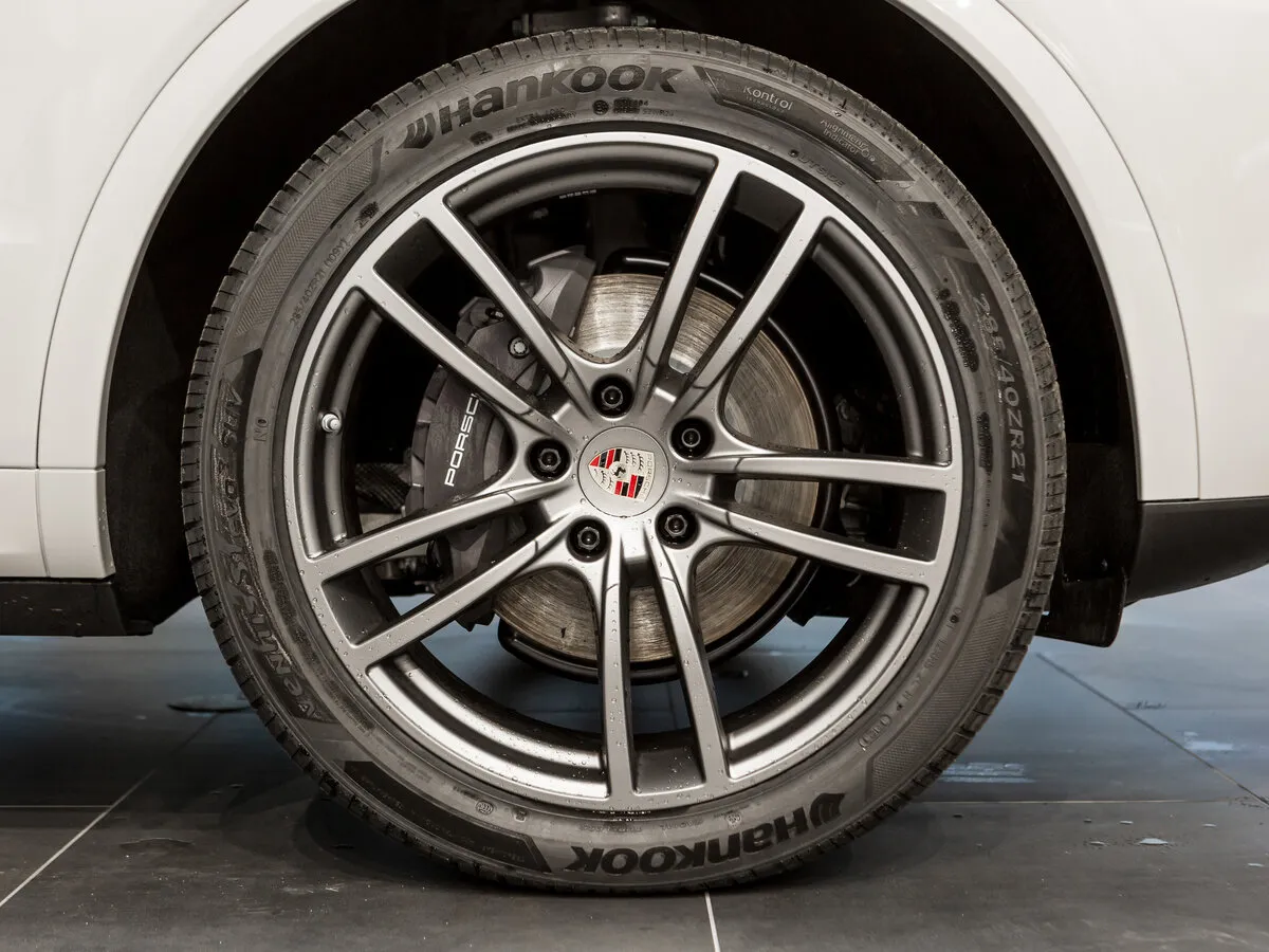 Check price and buy New Porsche Cayenne Coupé For Sale