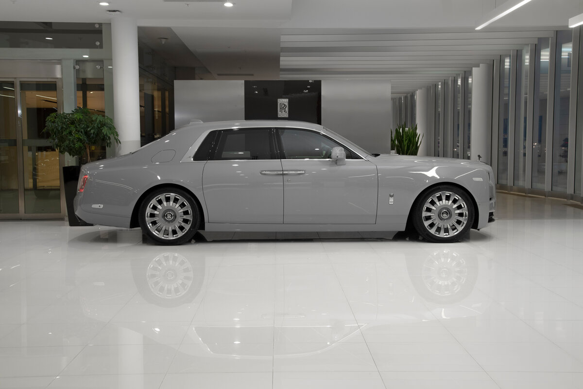 Check price and buy New Rolls-Royce Phantom For Sale