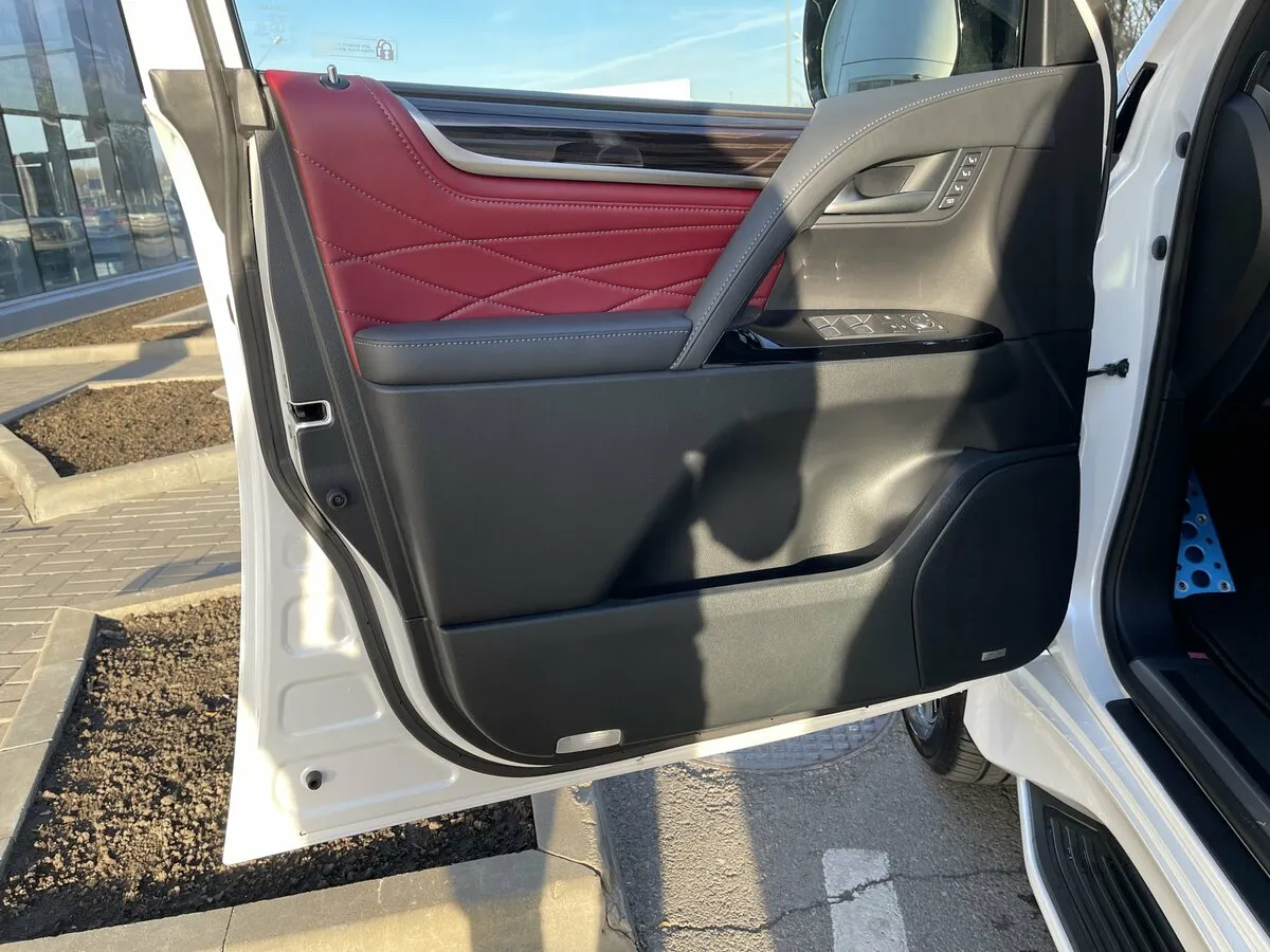 Check price and buy New Lexus LX 570 Restyling 2 For Sale