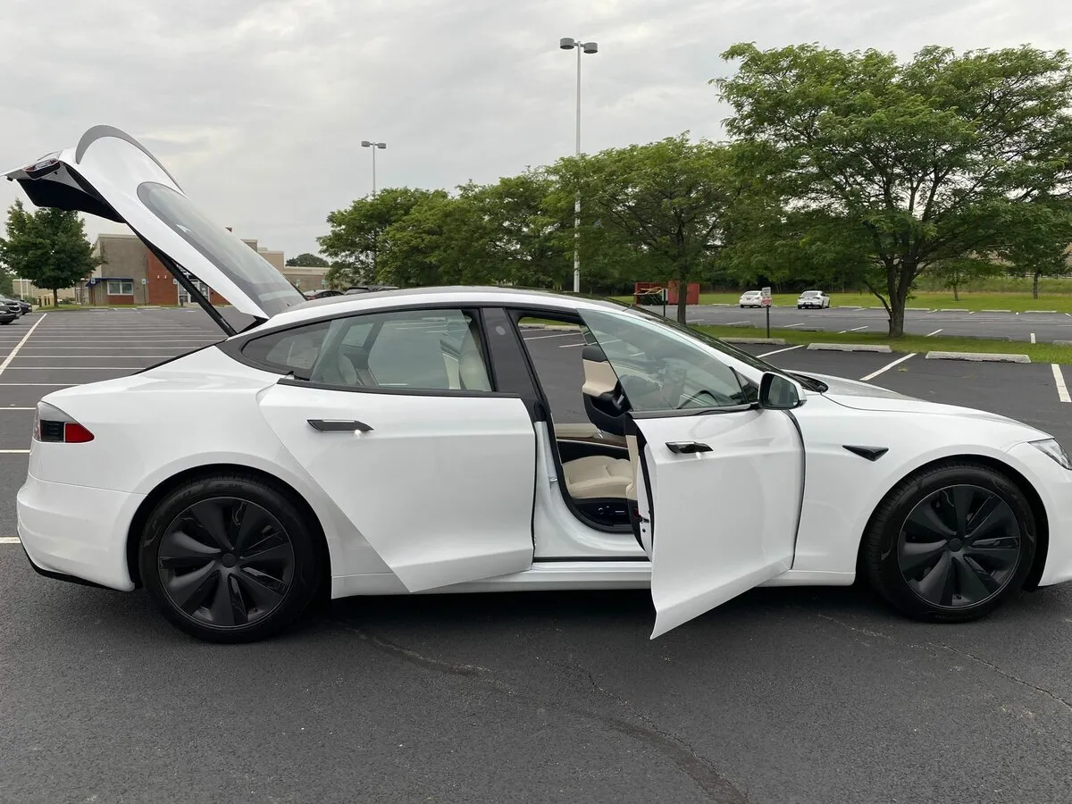 Buy New Tesla Model S Plaid Restyling 2