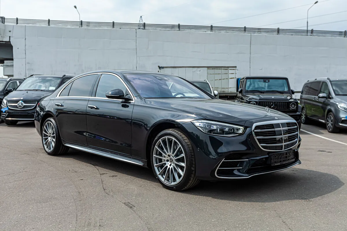 Check price and buy New Mercedes-Benz S-Class 350 d Long 4MATIC (W223) For Sale