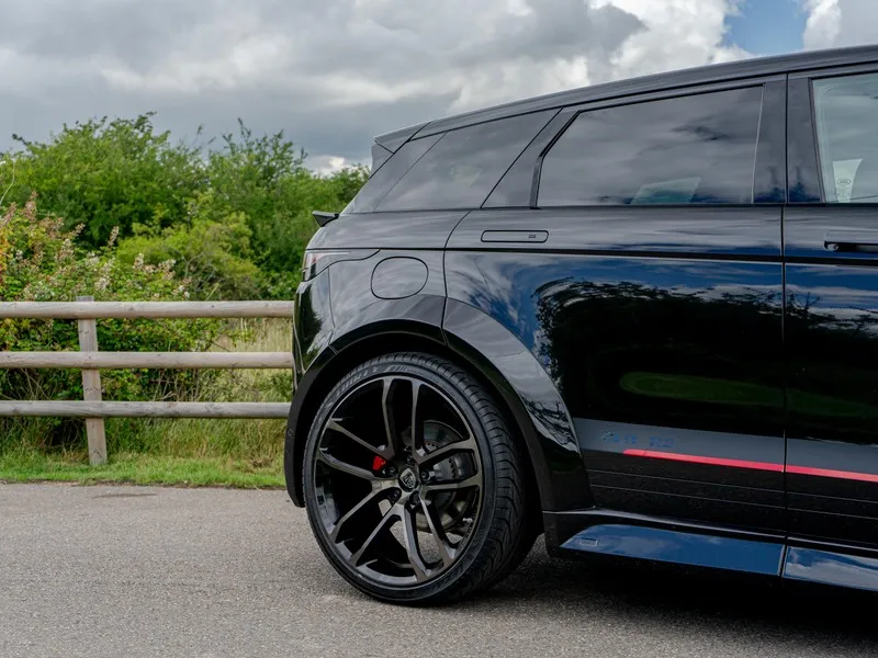 Check our price and buy Lumma CLR RE body kit for Land Rover Range Rover Evoque L551
