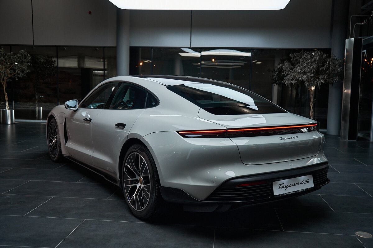 Check price and buy New Porsche Taycan 4S For Sale