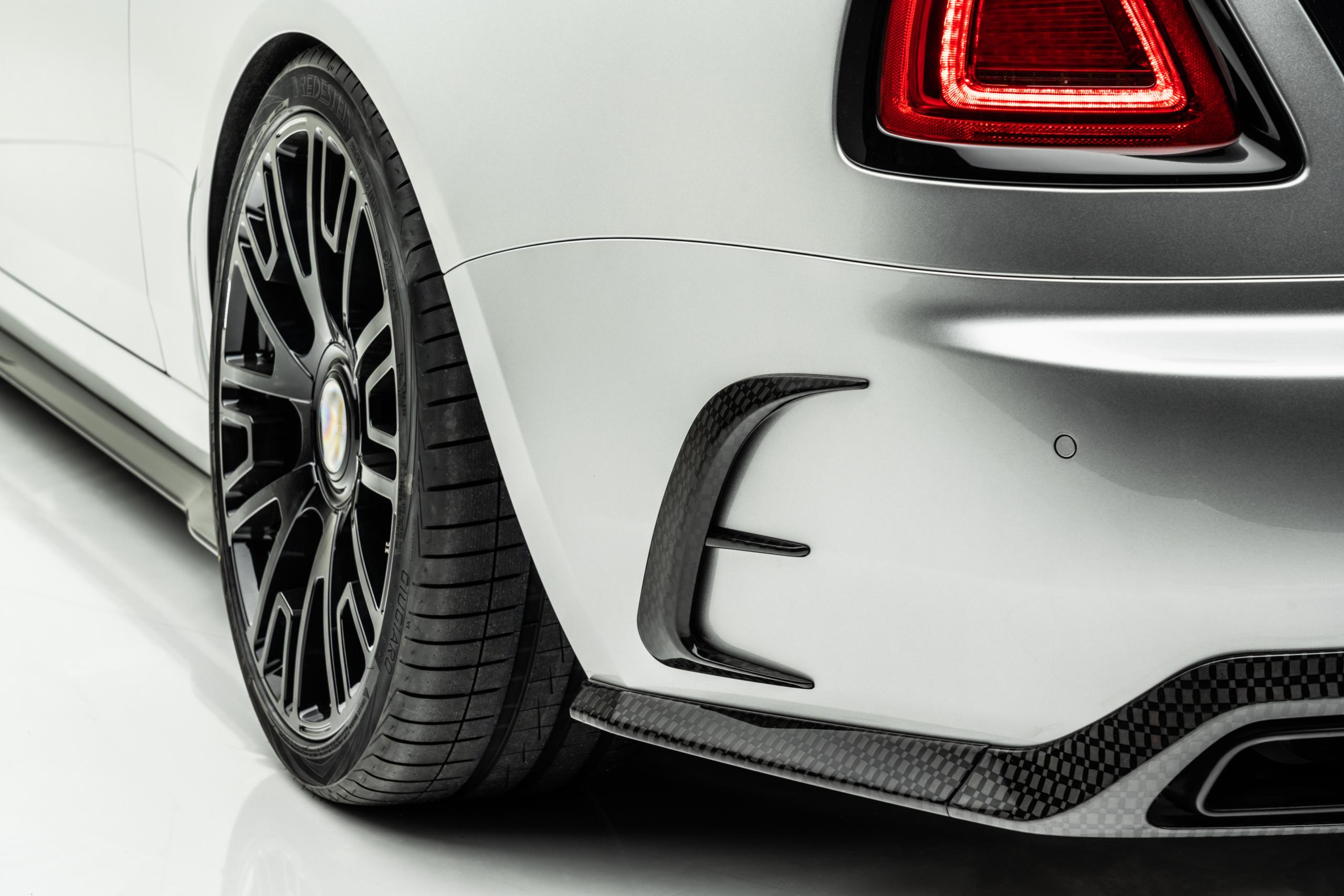 Check our price and buy the Mansory Carbon Fiber Body kit set for Rolls-Royce Dawn Soft kit