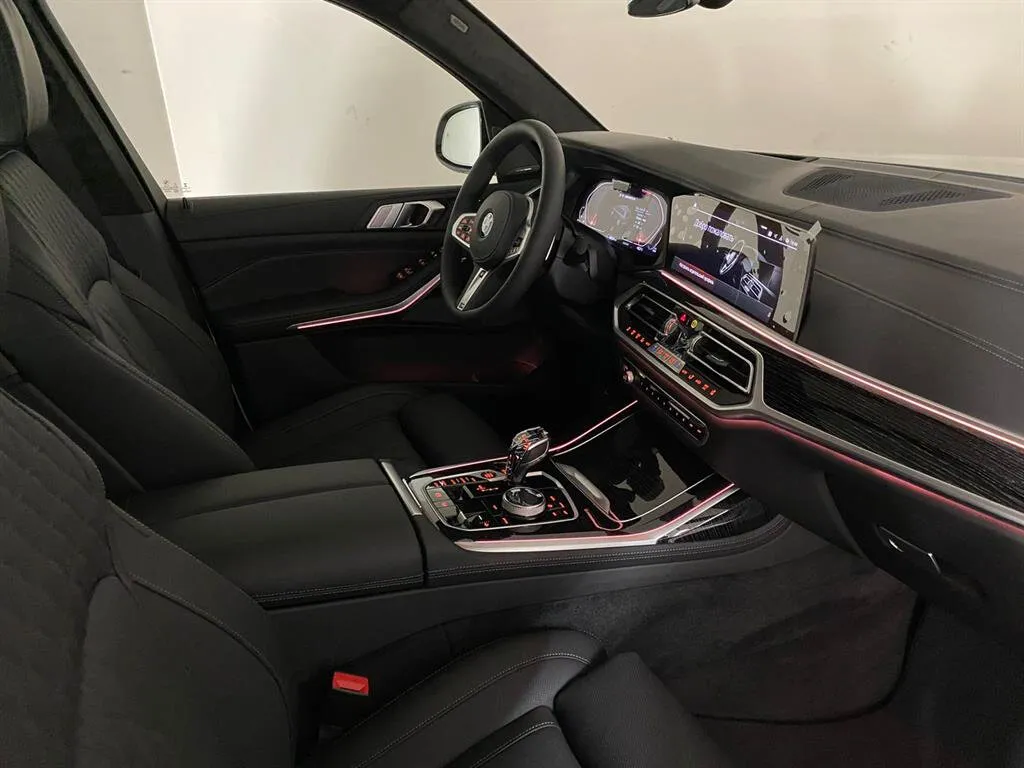 Check price and buy New BMW X7 M50d (G07) For Sale