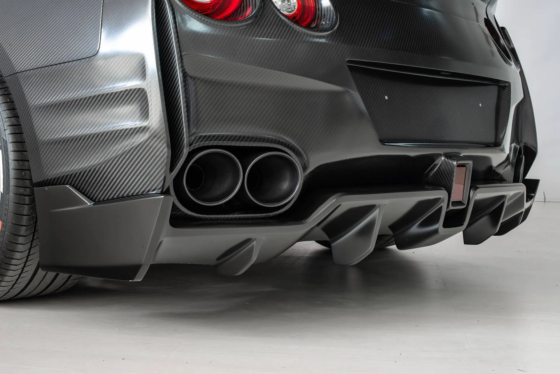 Check our price and buy SCL Performance Global body kit for Nissan GT-R Gojira!