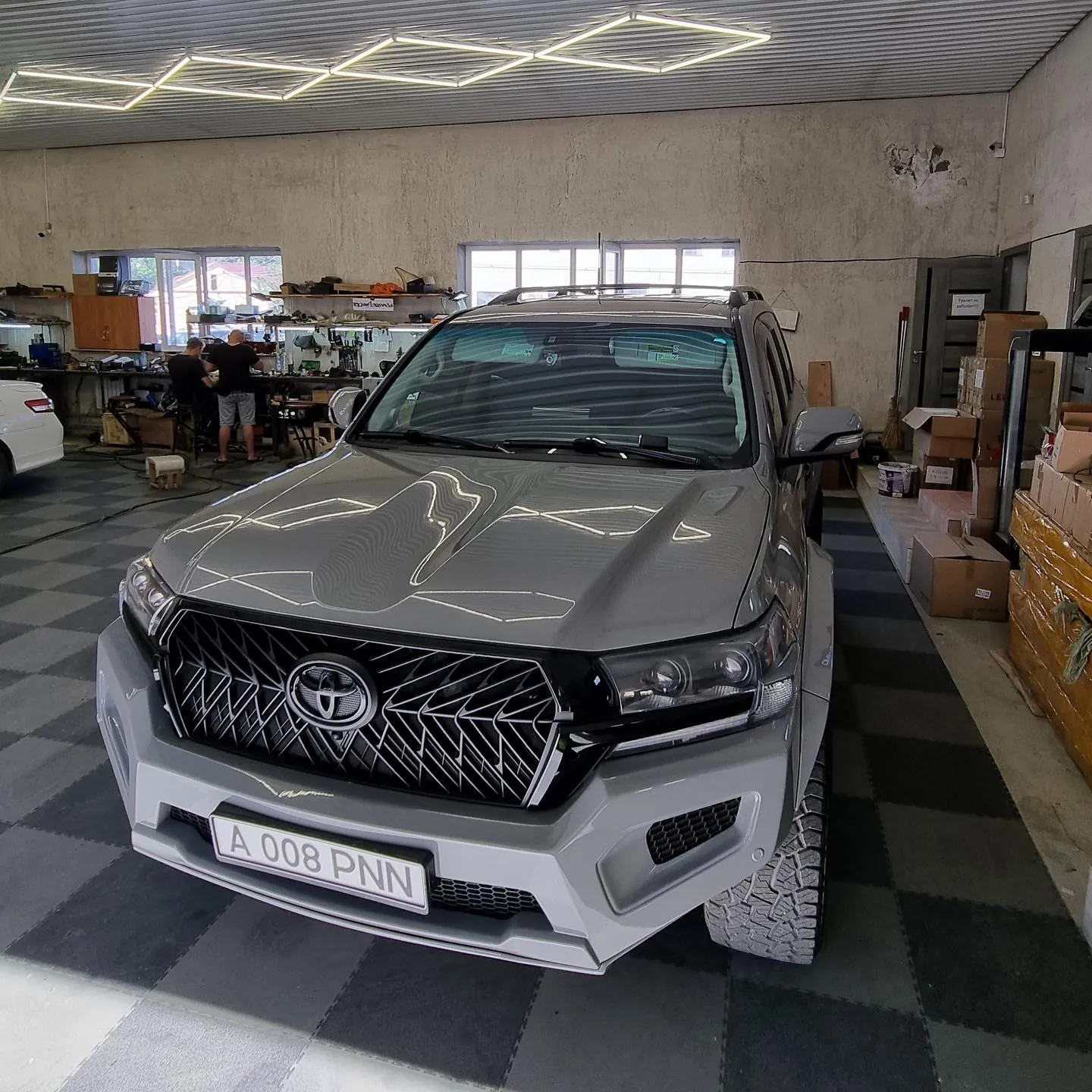 Check our price and buy Shikari body kit for Toyota Land Cruiser 200