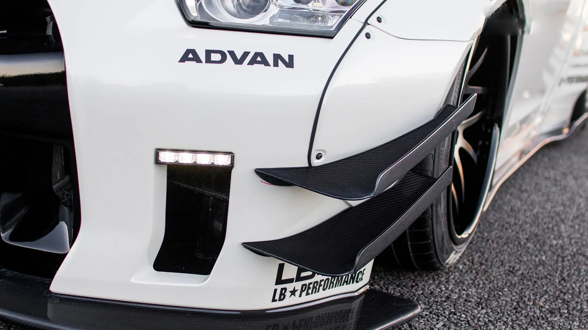 Check our price and buy Liberty Walk  body kit for Nissan GT-R R35!