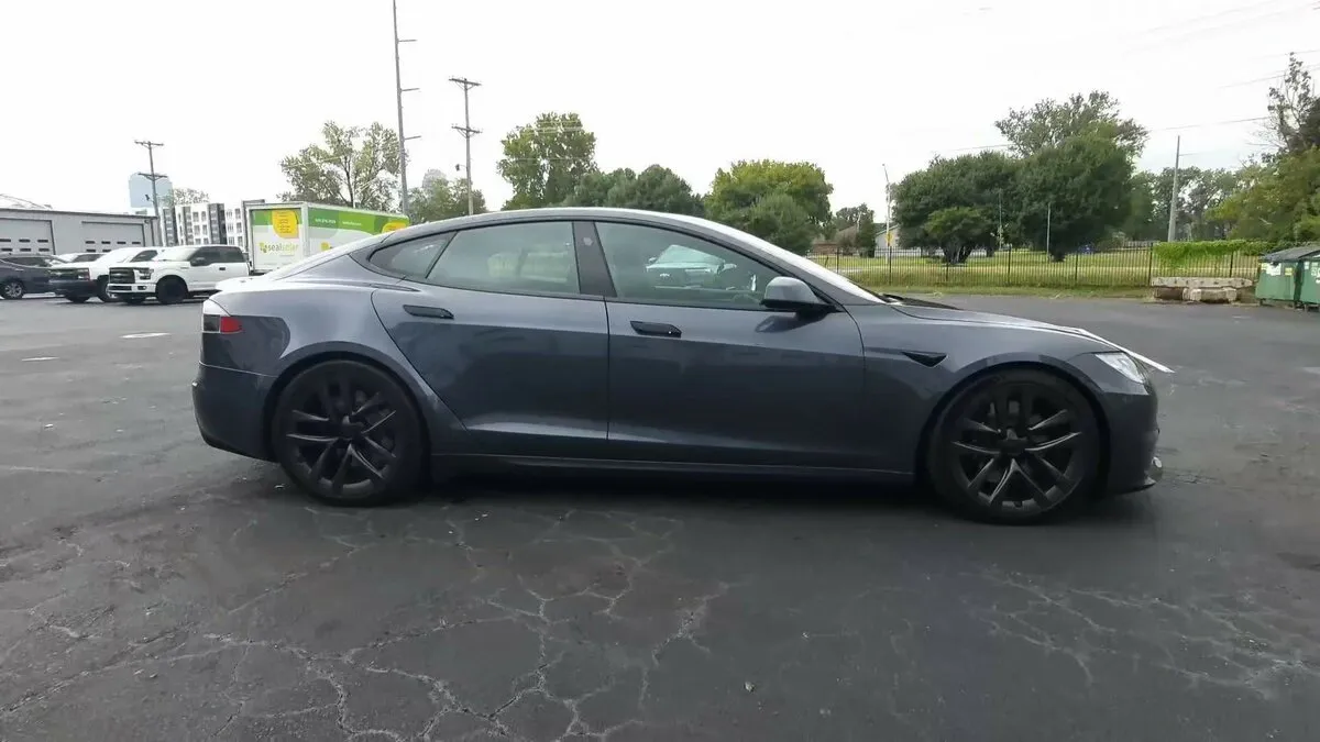 Check price and buy New Tesla Model S Plaid Restyling 2 For Sale