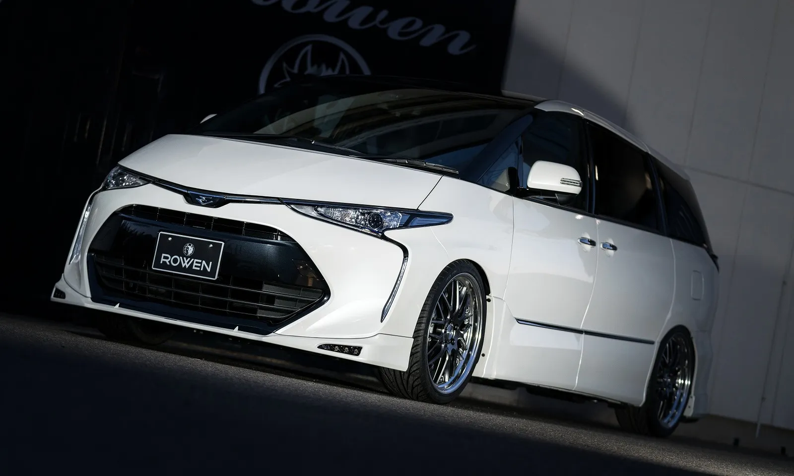 Check our price and buy Rowen body kit for Toyota Estima!