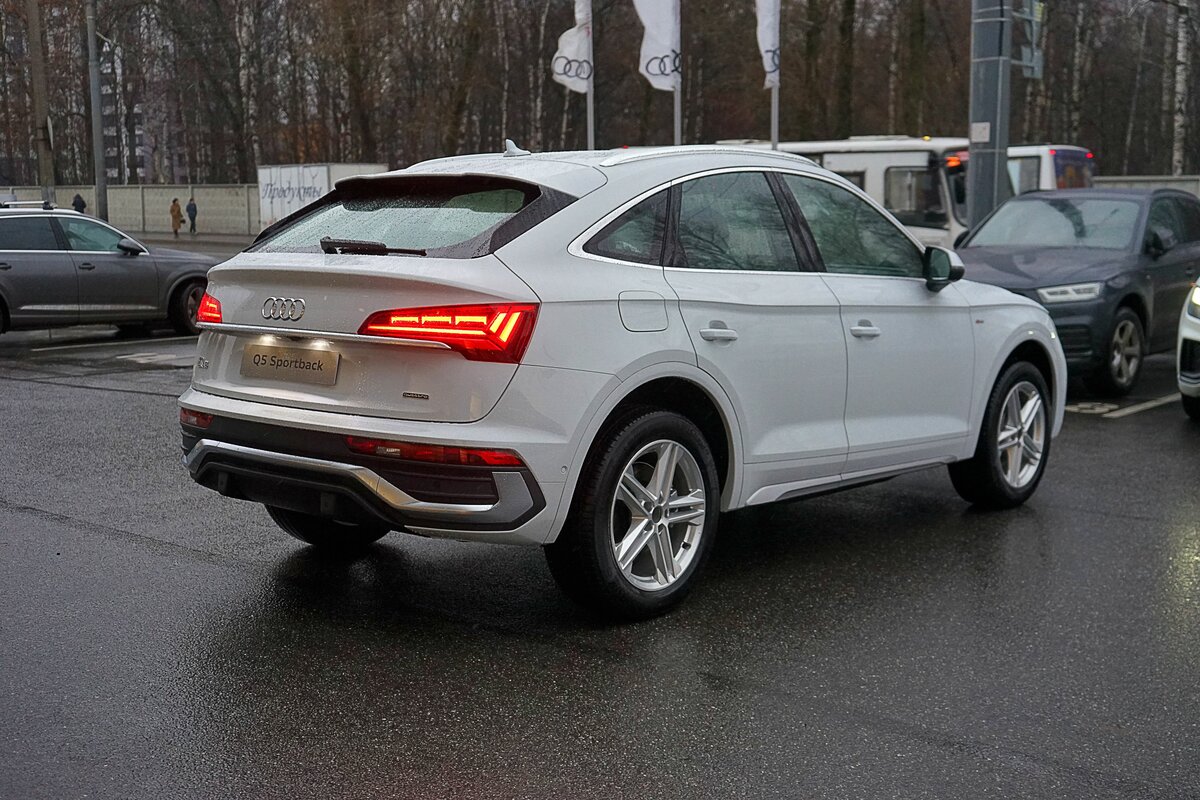 Check price and buy New Audi Q5 Sportback 45 TFSI (FY) For Sale