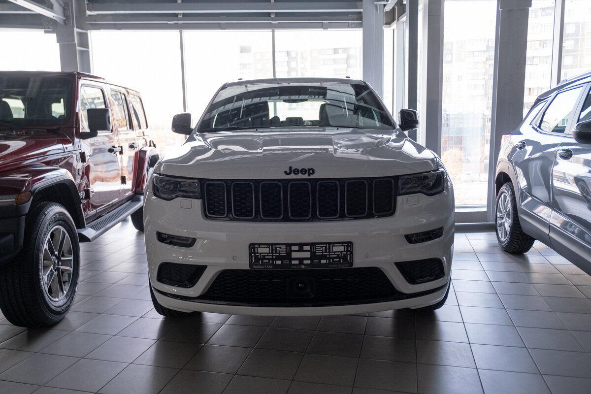 Check price and buy New Jeep Grand Cherokee (WK2) Restyling For Sale