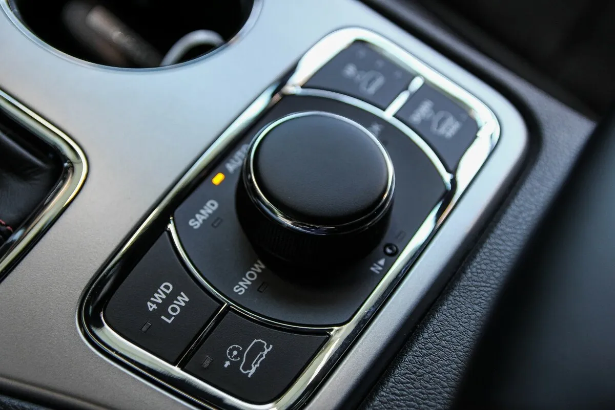 Check price and buy New Jeep Grand Cherokee (WK2) Restyling For Sale