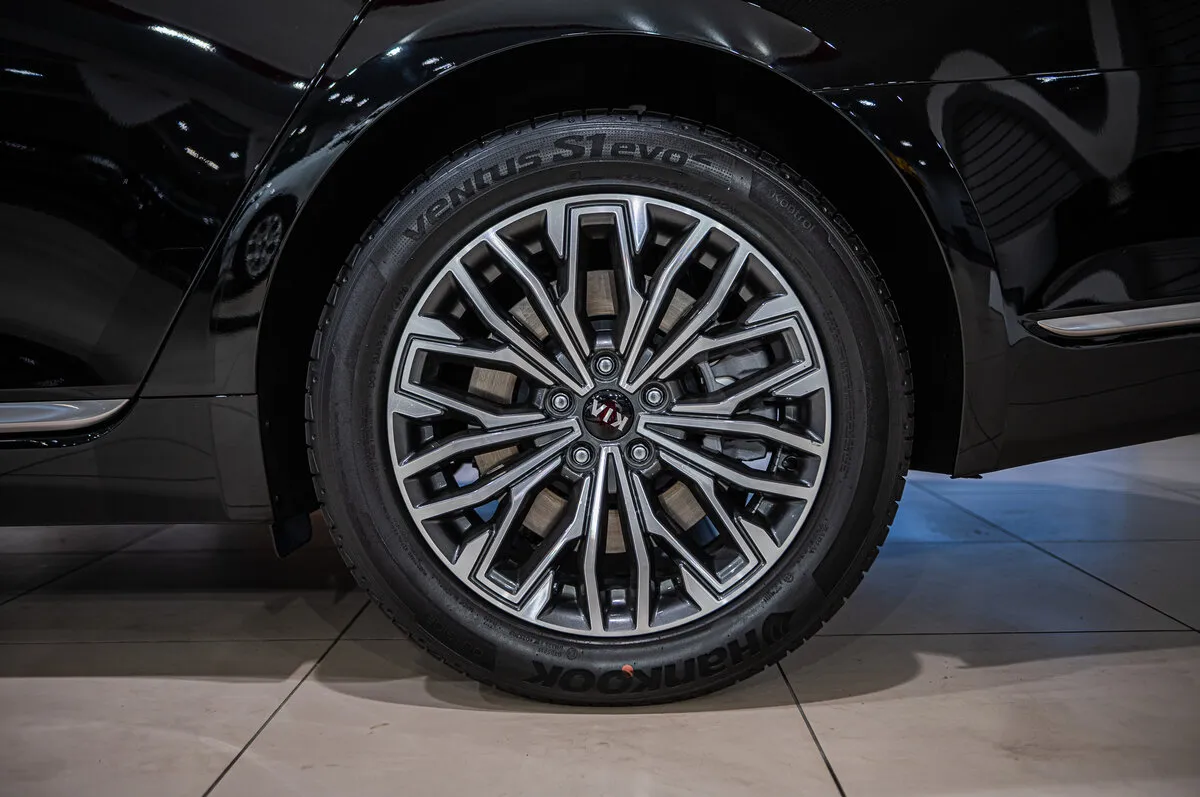 Check price and buy New Kia K900 For Sale