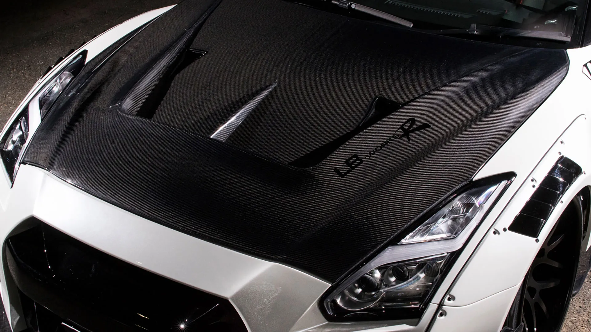 Check our price and buy Liberty Walk  body kit for Nissan GT-R R35!