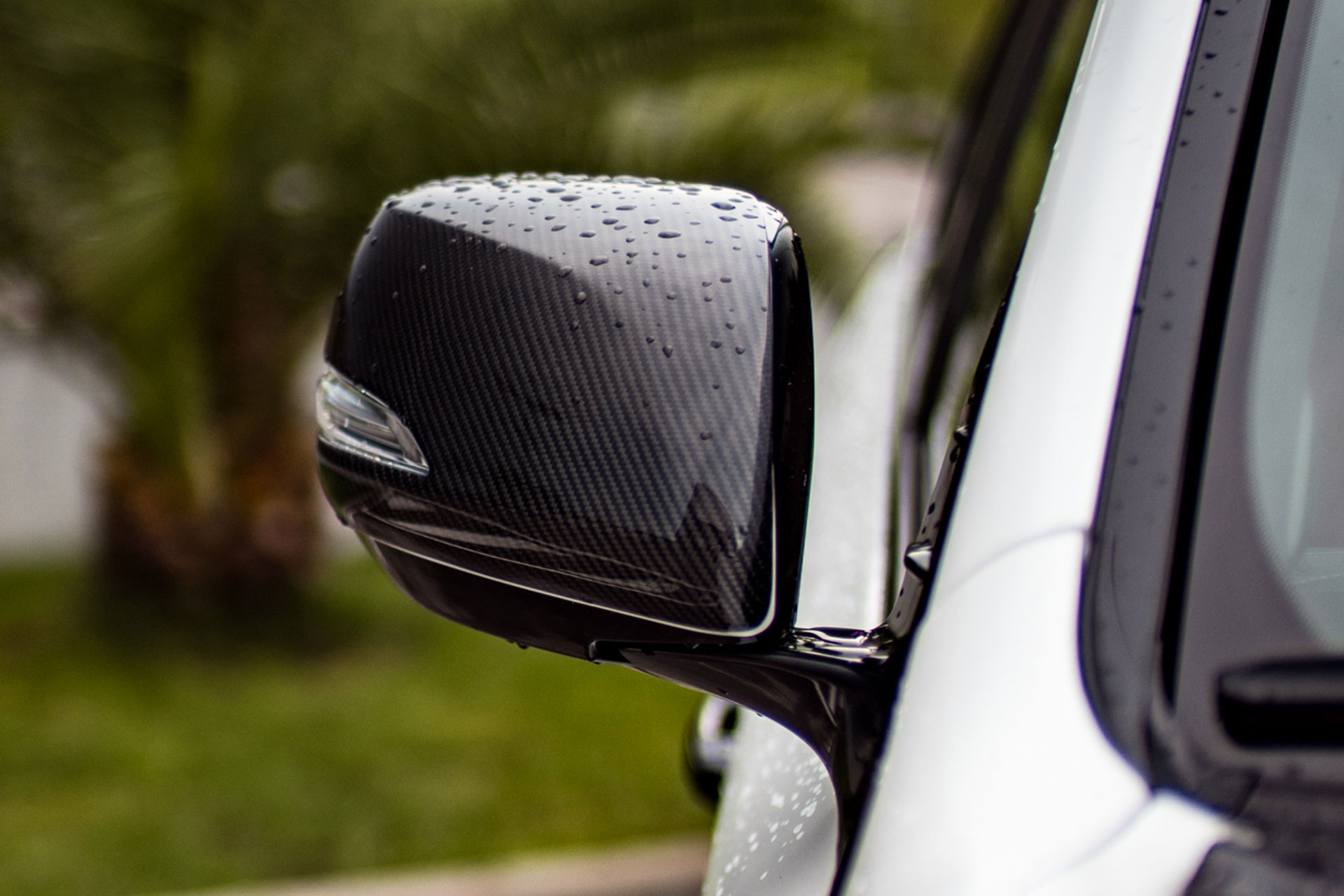 Carbon pads for rear-view mirror covers for Lexus LX 570/450d