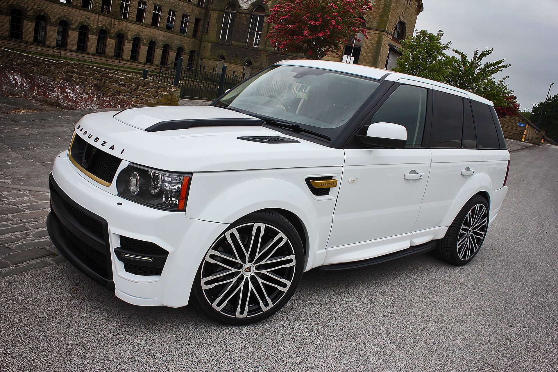 Check our price and buy Barugzai Classic Sport Wide Edition body kit for Land Rover Range Rover Sport