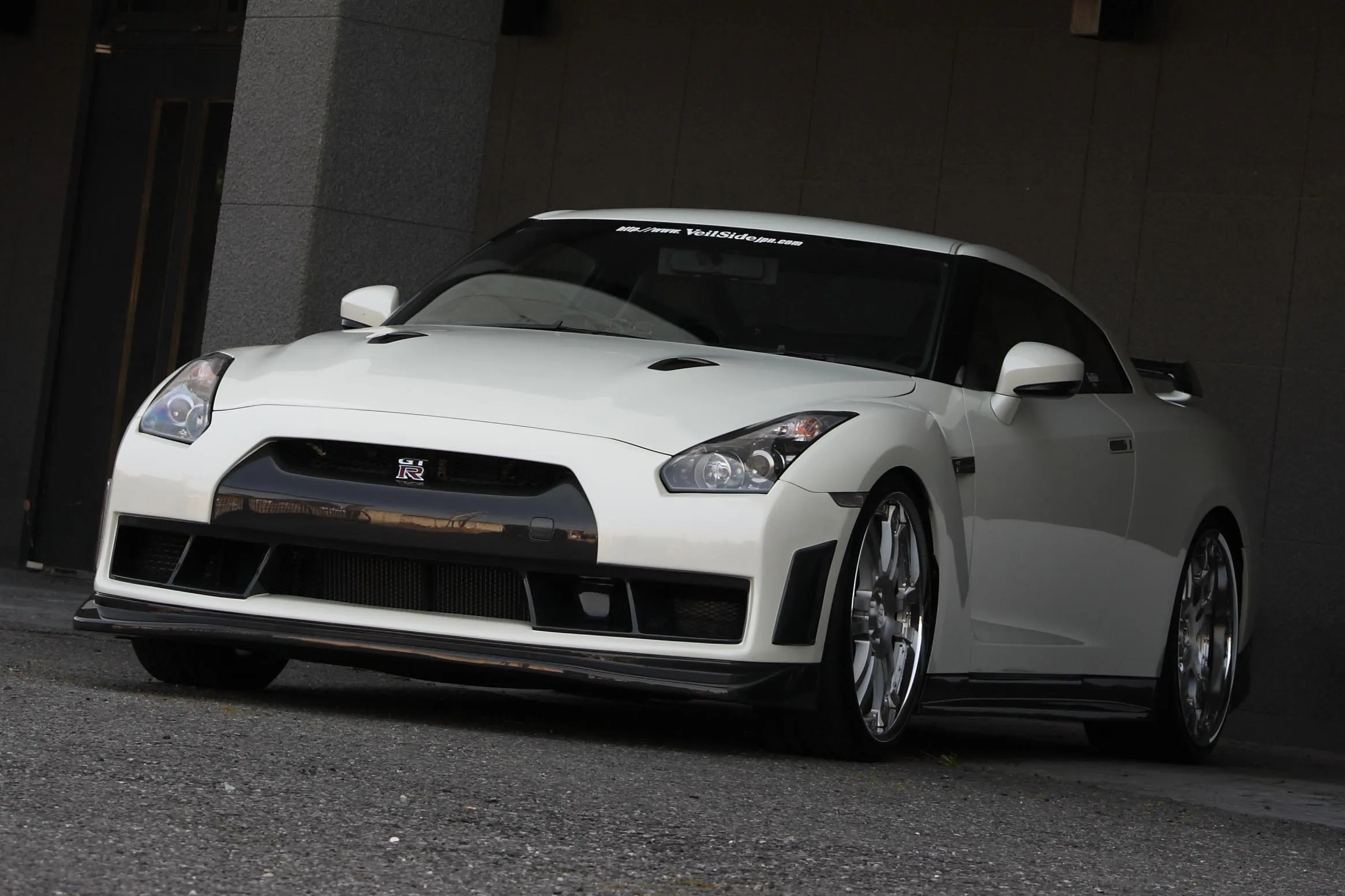 Check our price and buy VeilSide body kit for Nissan GT-R!