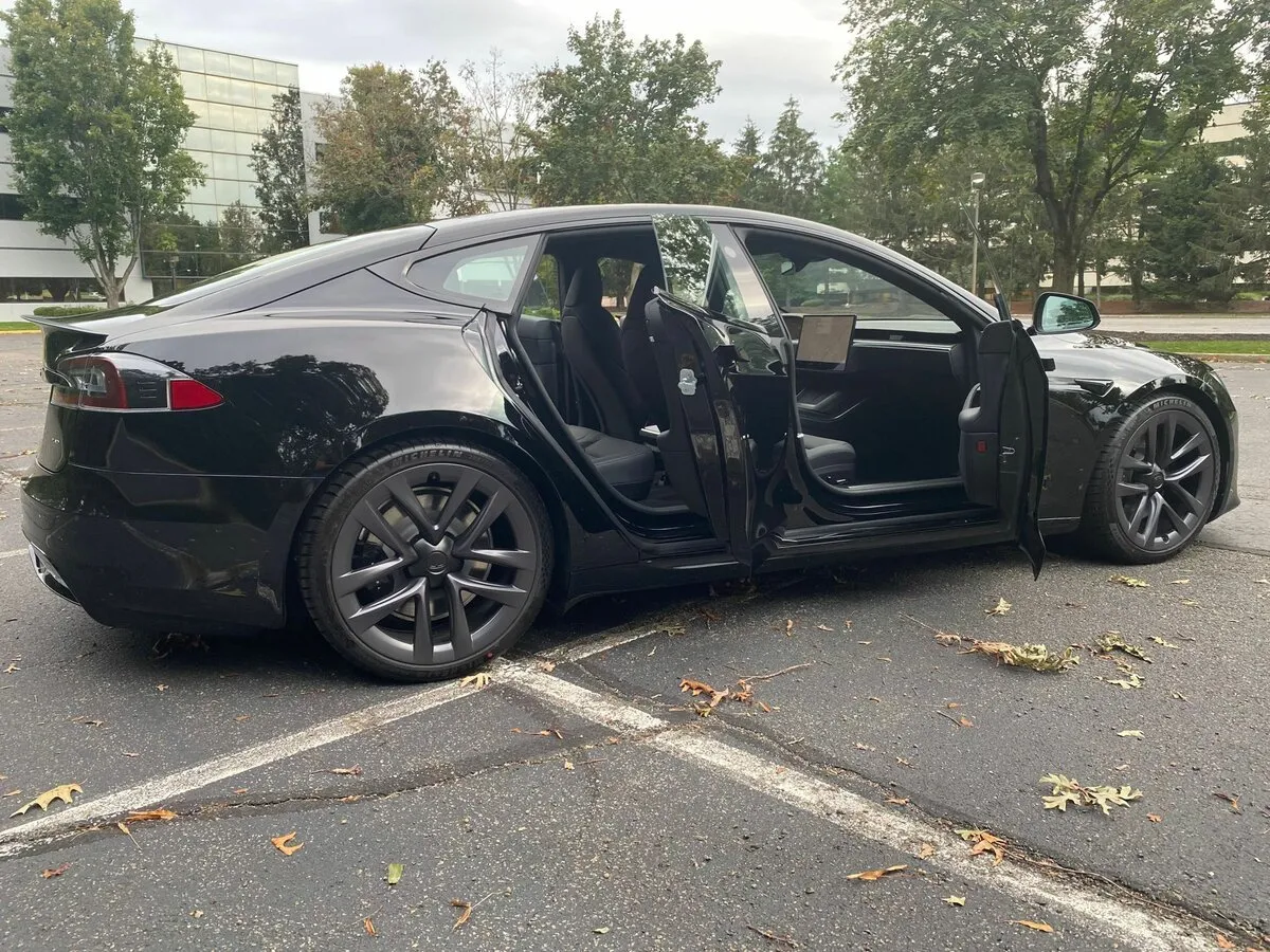 Buy New Tesla Model S Plaid Restyling 2