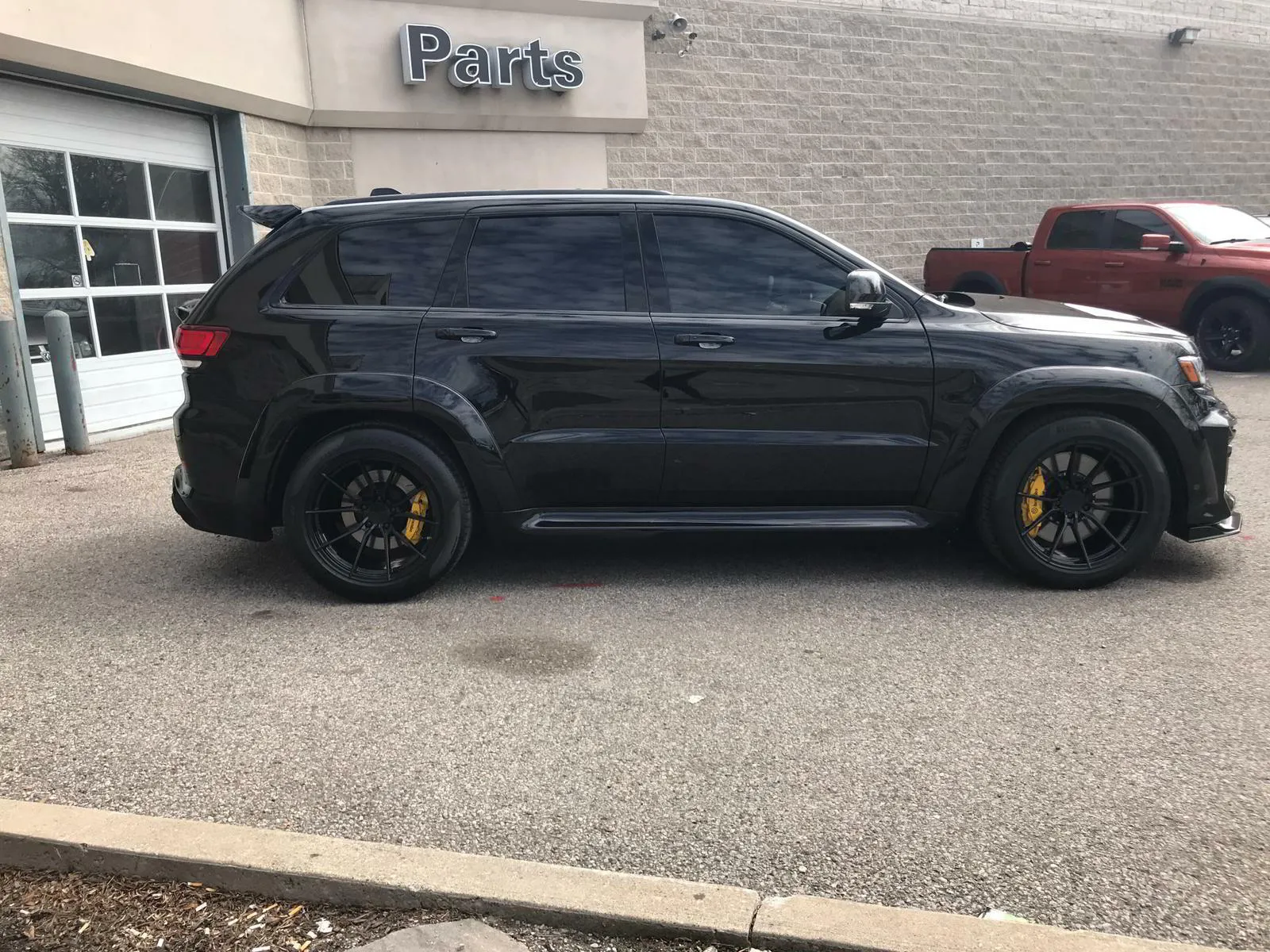 Check our price and buy a Renegade Design body kit for Jeep Grand Cherokee Trackhawk Tyrannos V3