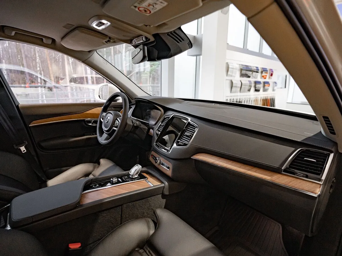Check price and buy New Volvo XC90 Restyling For Sale