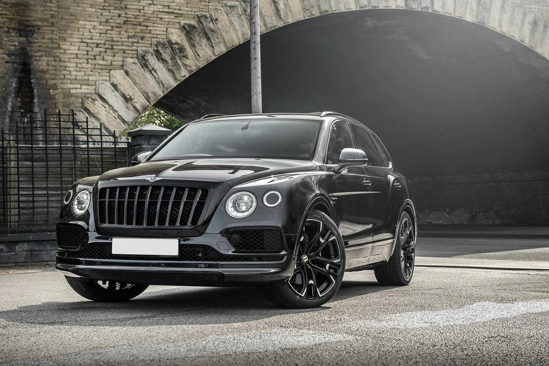 Check our price and buy Kahn Design carbon fiber body kit set for Benyley Bentayga