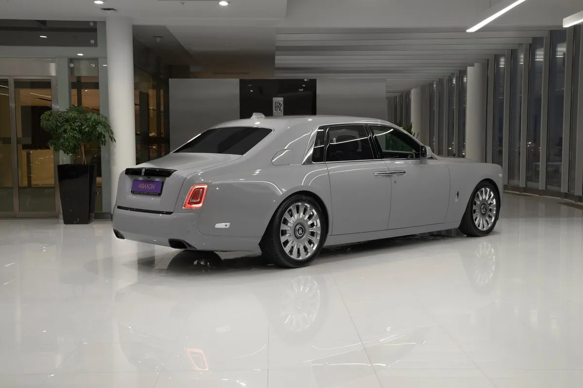 Check price and buy New Rolls-Royce Phantom For Sale