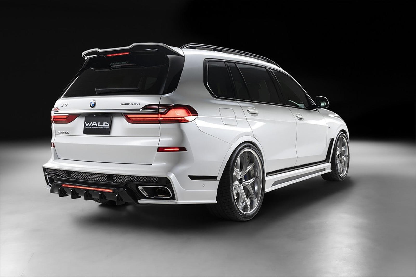 Check our price and buy Wald Sports Line body kit for BMW X7 G07 