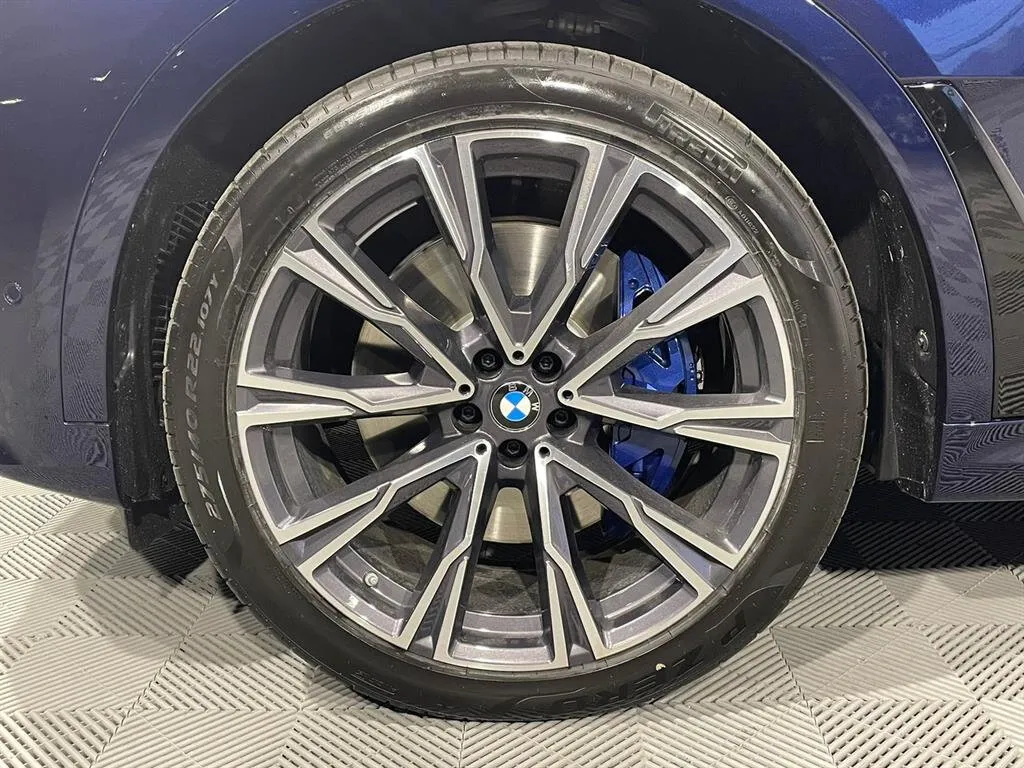 Check price and buy New BMW X7 M50d (G07) For Sale