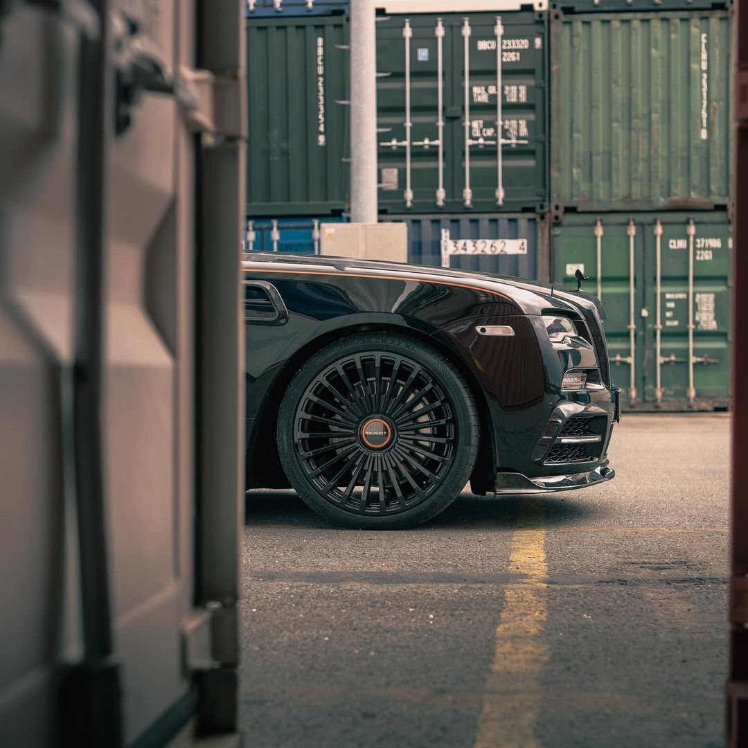 Check our price and buy the Mansory Carbon Fiber Body kit set for Rolls-Royce Dawn Soft kit