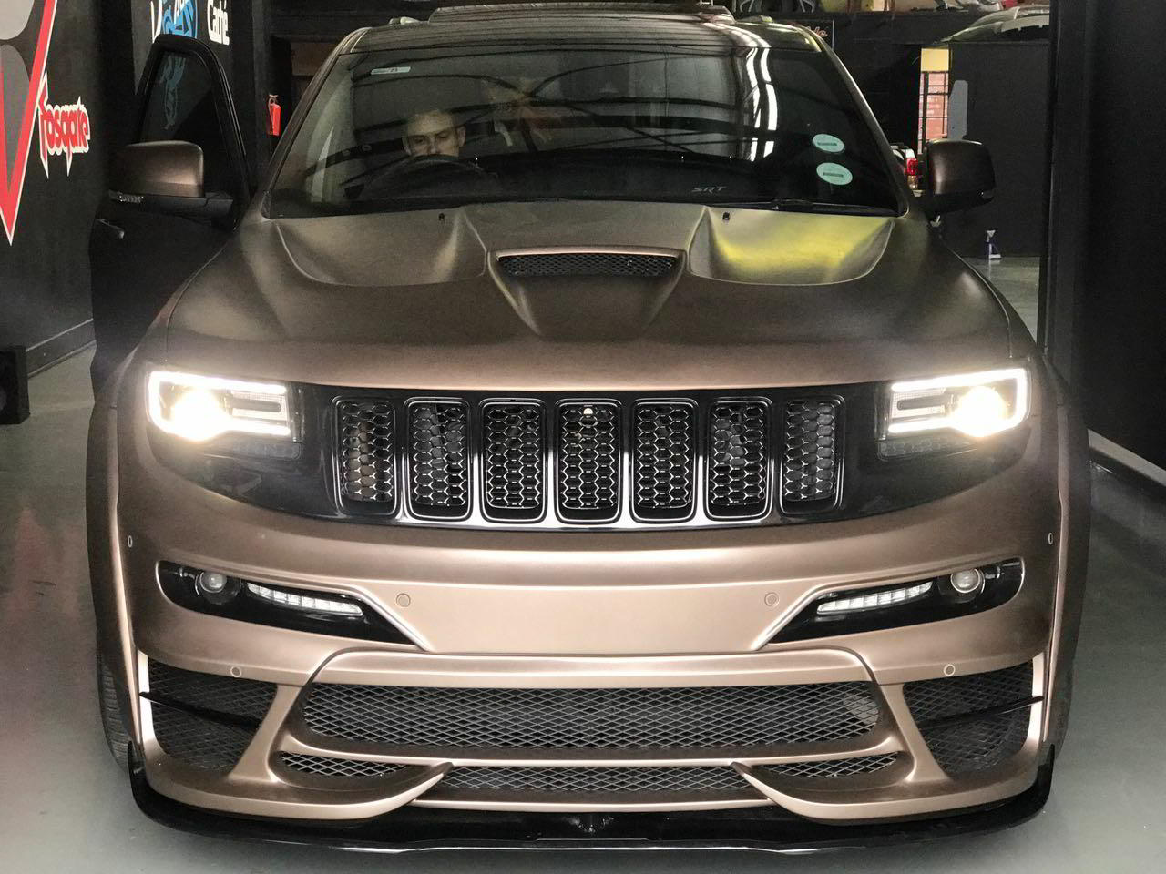 Front bumper Renegade Design for Jeep Grand Cherokee WK2 Tyrannos V2