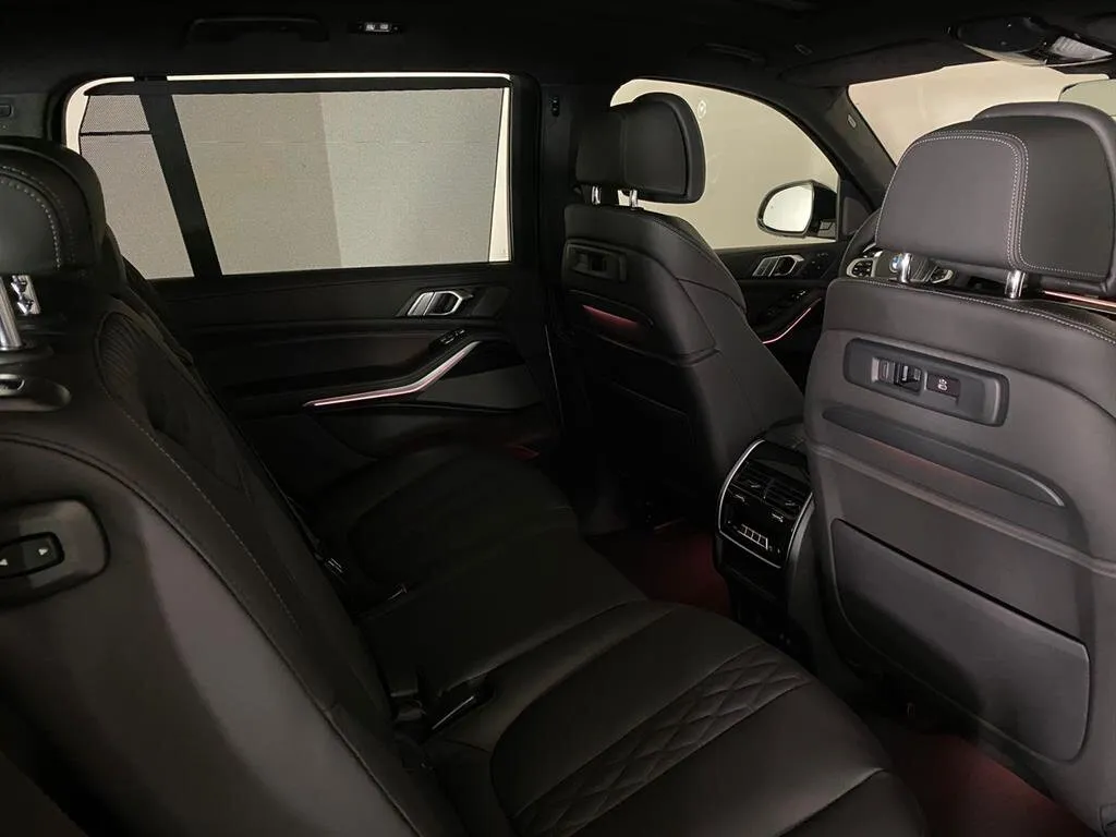 Check price and buy New BMW X7 M50d (G07) For Sale