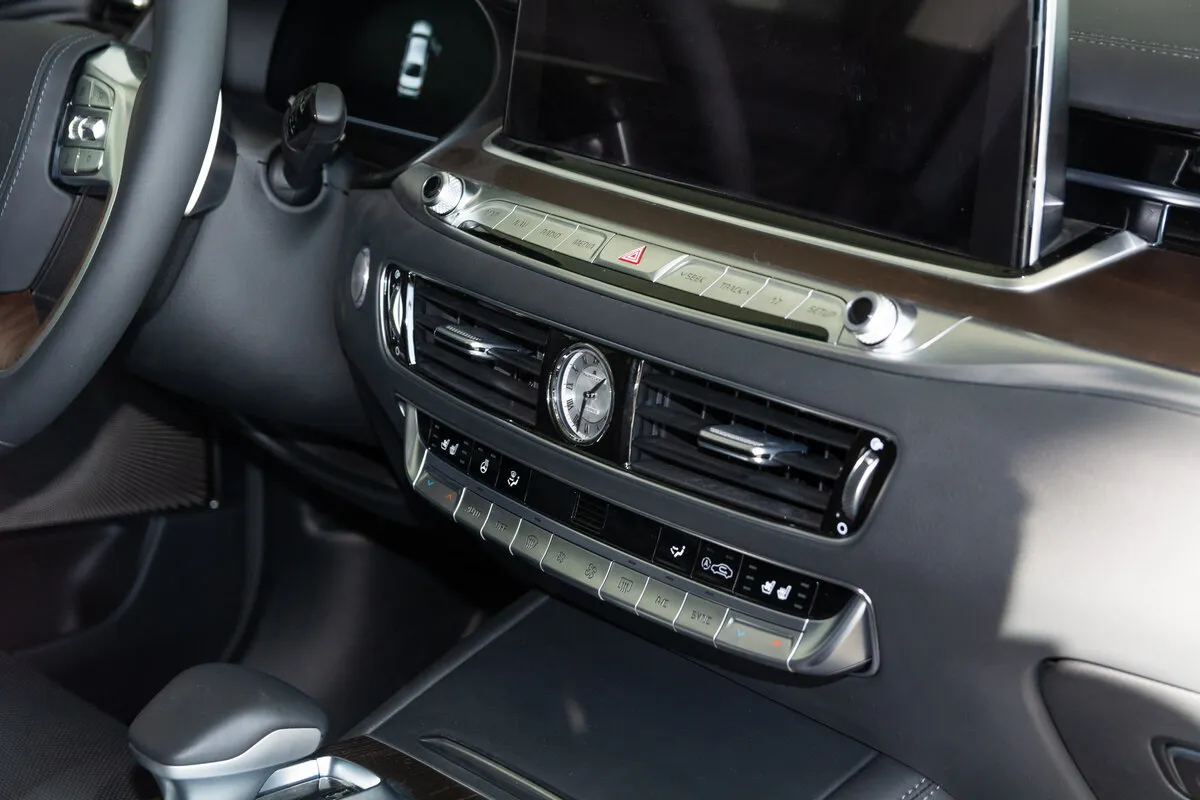 Check price and buy New Kia K900 For Sale