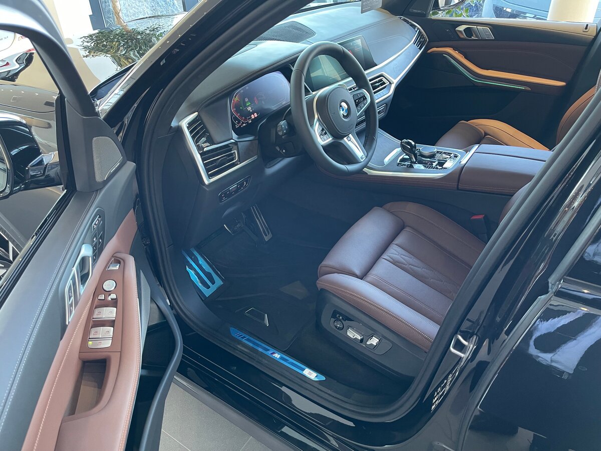 Check price and buy New BMW X7 40d (G07) For Sale