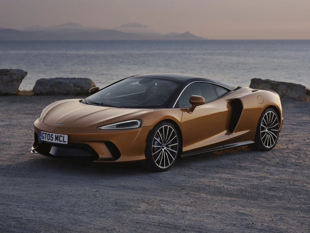 Stand Out on the Roads with a Tailor-Made Body Kit for Your McLaren GT 2023+