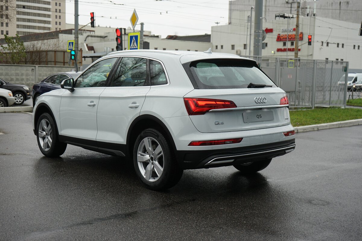 Check price and buy New Audi Q5 45 TFSI (FY) Restyling For Sale