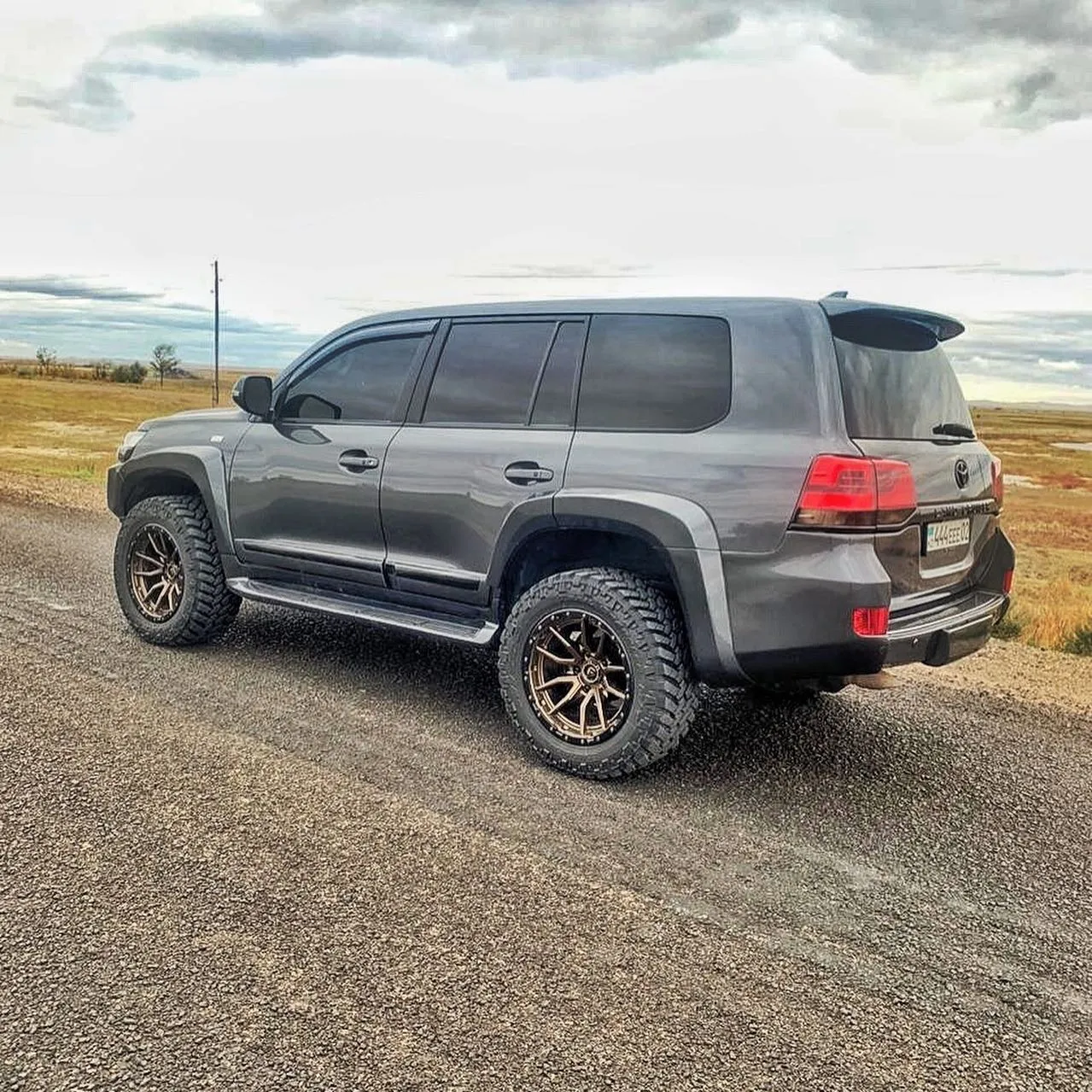 Check our price and buy Shikari body kit for Toyota Land Cruiser 200