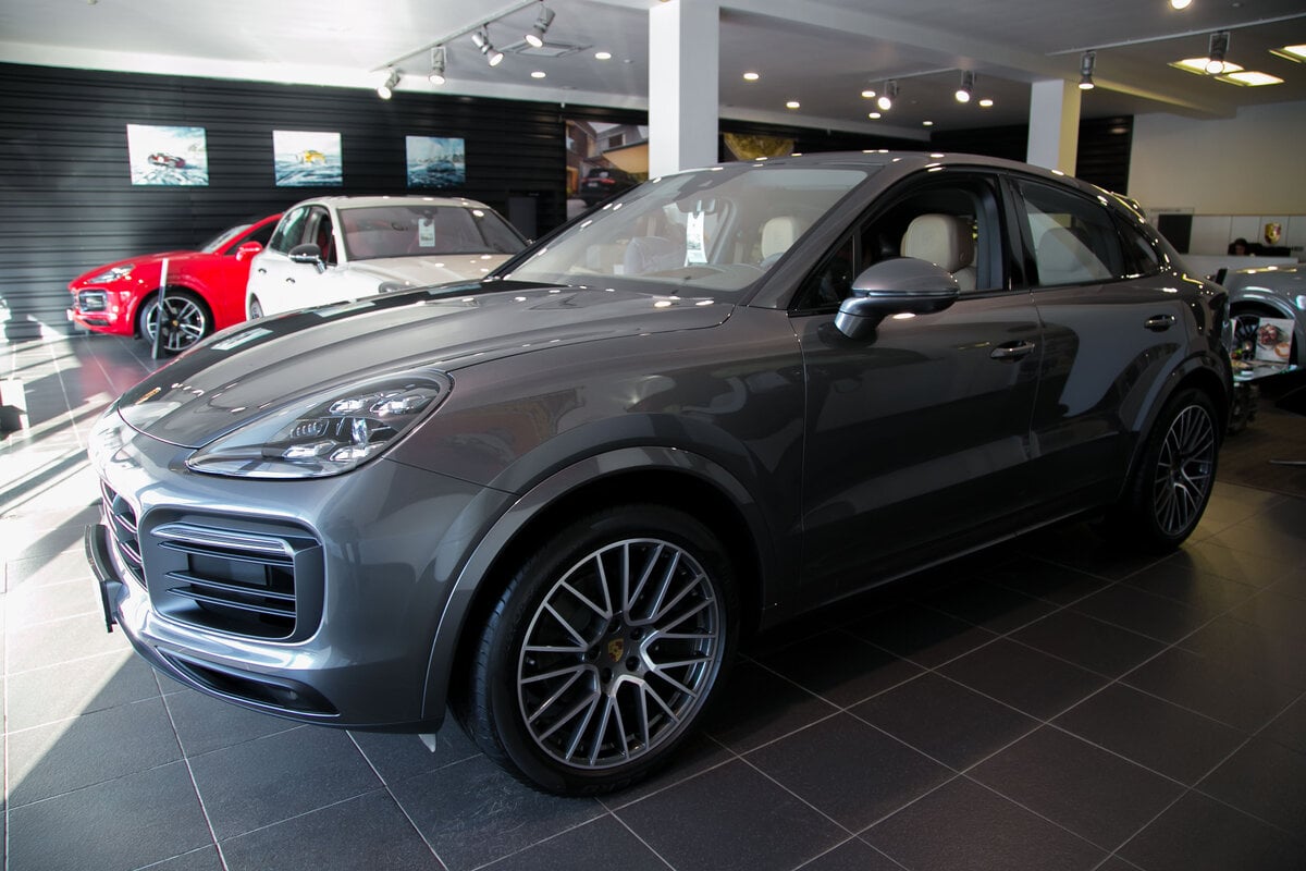 Check price and buy New Porsche Cayenne Coupé For Sale