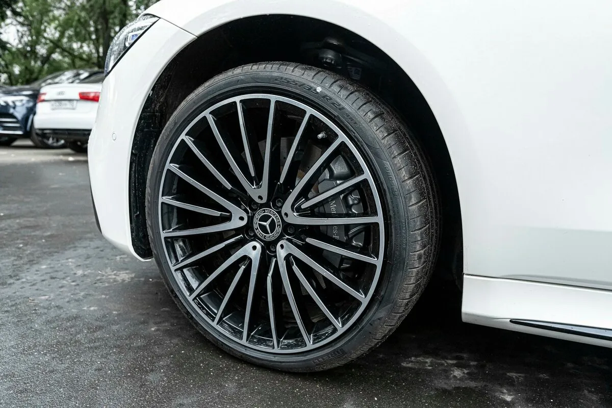Check price and buy New Mercedes-Benz S-Class 350 d Long 4MATIC (W223) For Sale