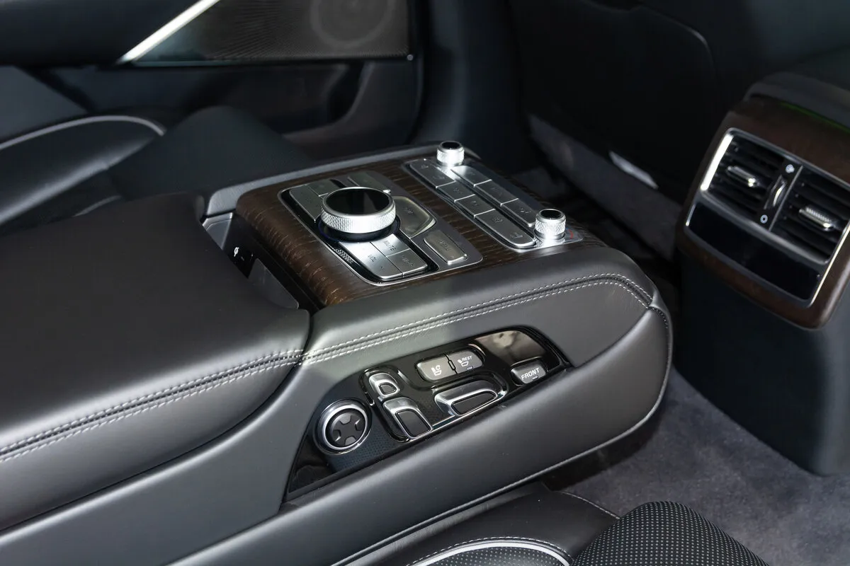 Check price and buy New Kia K900 For Sale