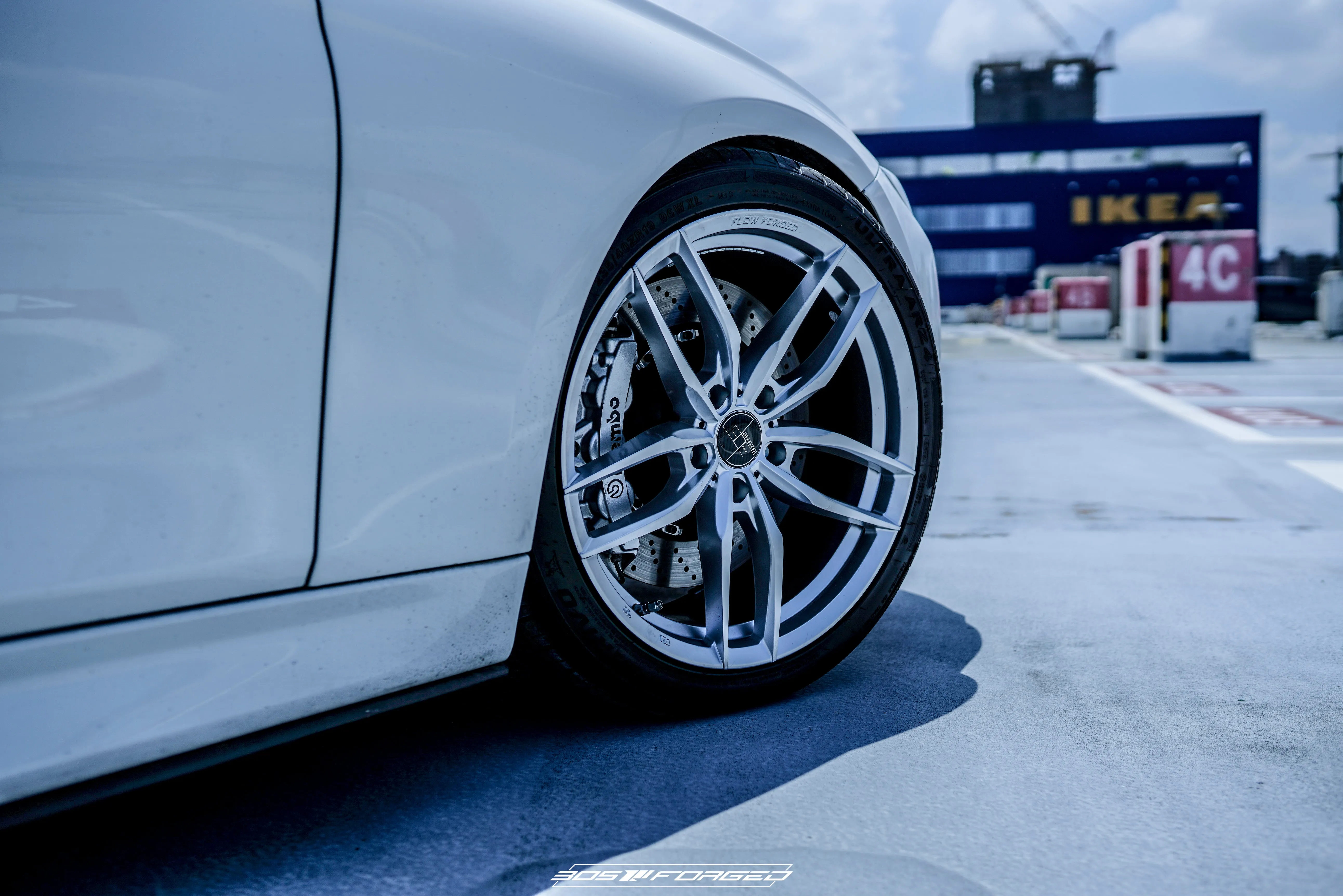 305 Forged FT105 Flow Technik Wheels — vehicle rear 3/4 view