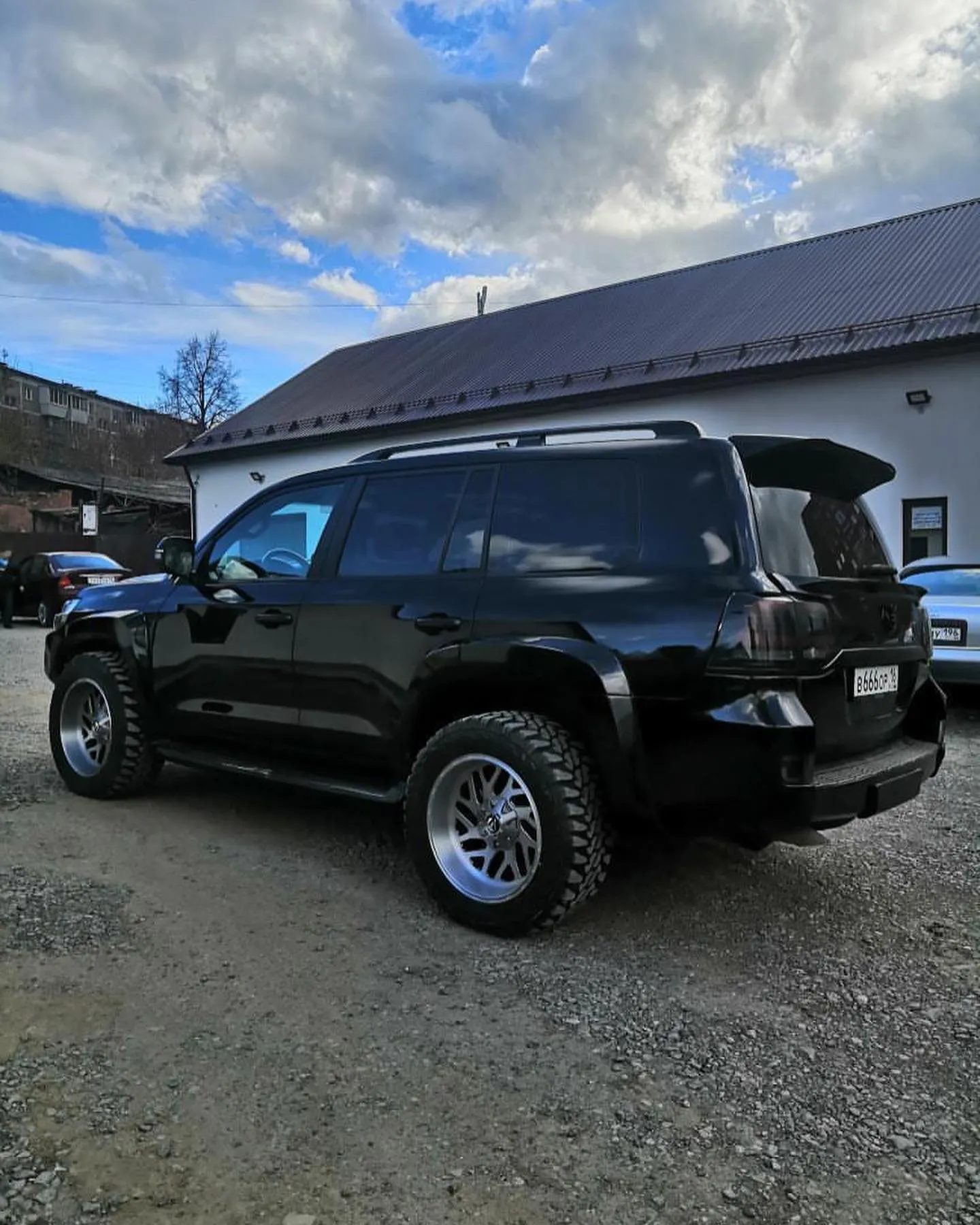 Check our price and buy Shikari body kit for Toyota Land Cruiser 200
