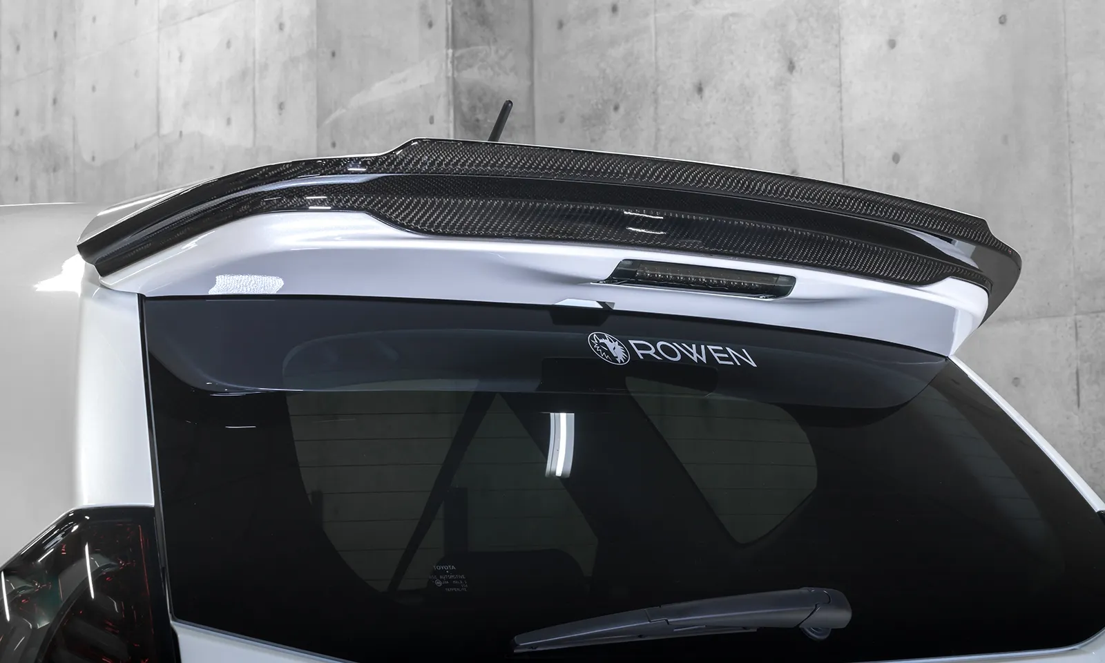 Check our price and buy Rowen body kit for Toyota Prius ZVW40/41