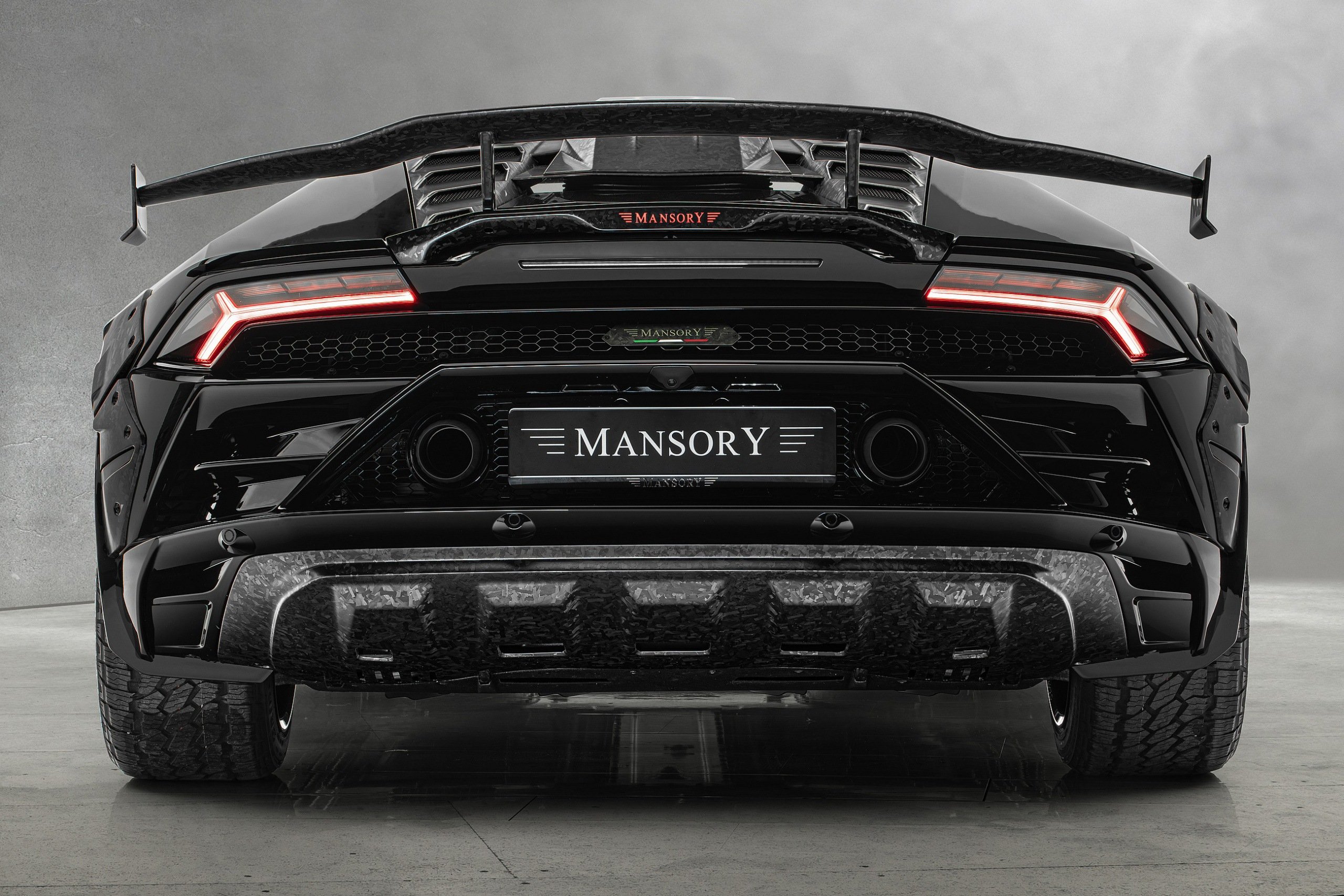 A Masterpiece of Design and Engineering: The Mansory Carbon Fiber Body Kit for Lamborghini Huracan Sterrato