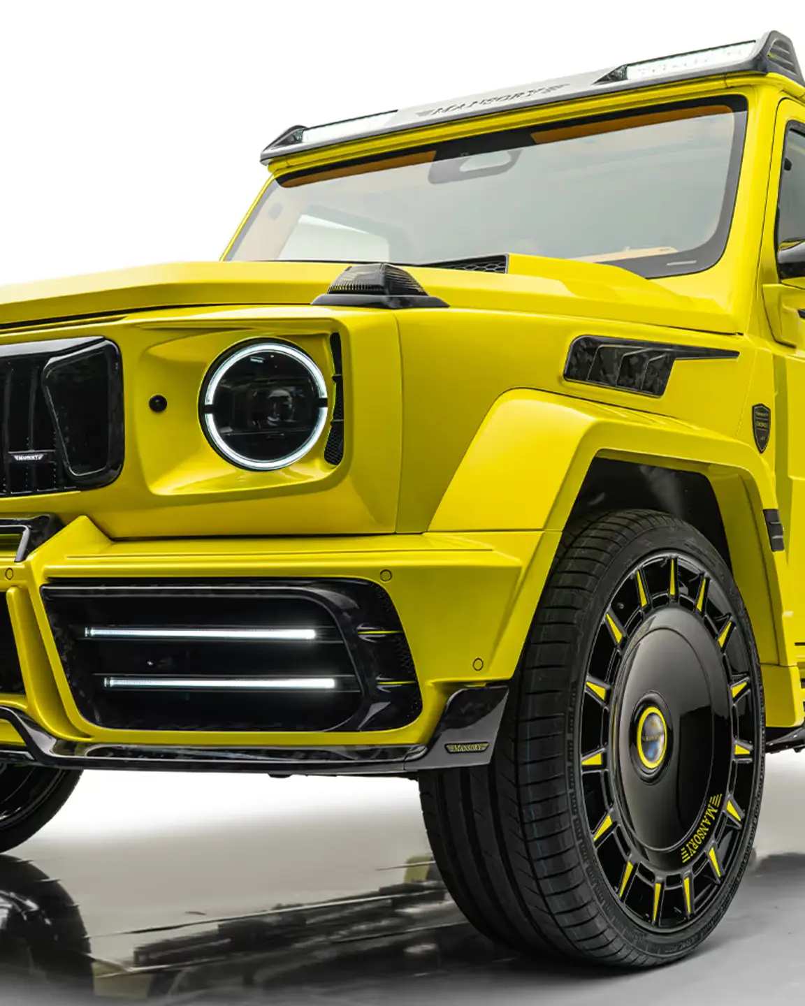 Mansory Gronos side profile with carbon fibre details