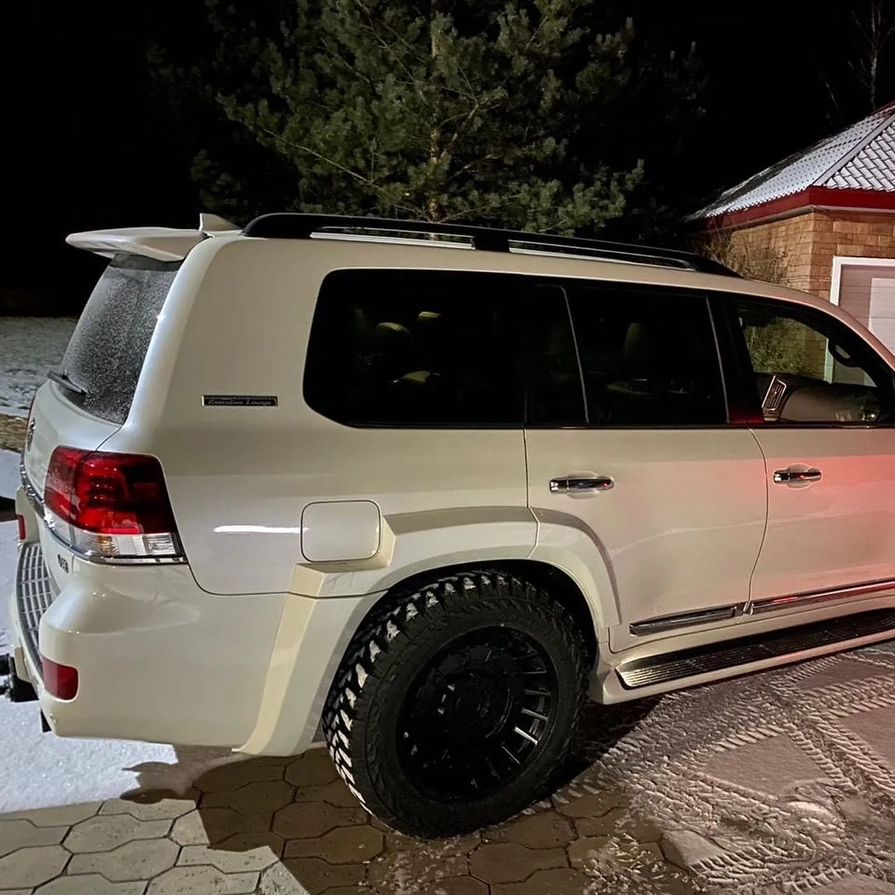 Check our price and buy Shikari body kit for Toyota Land Cruiser 200
