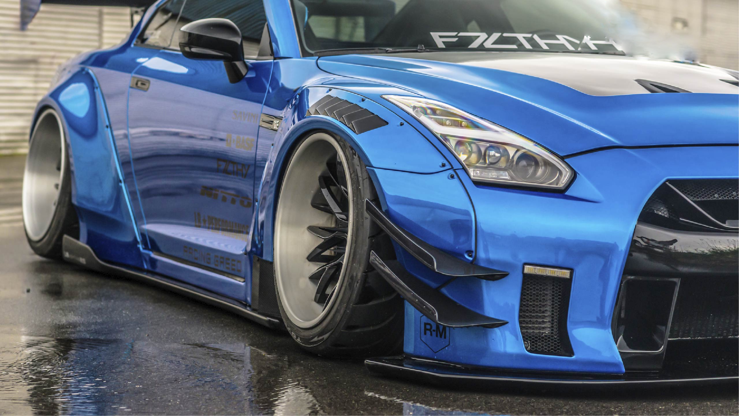 Check our price and buy Liberty Walk  body kit for Nissan GT-R R35!