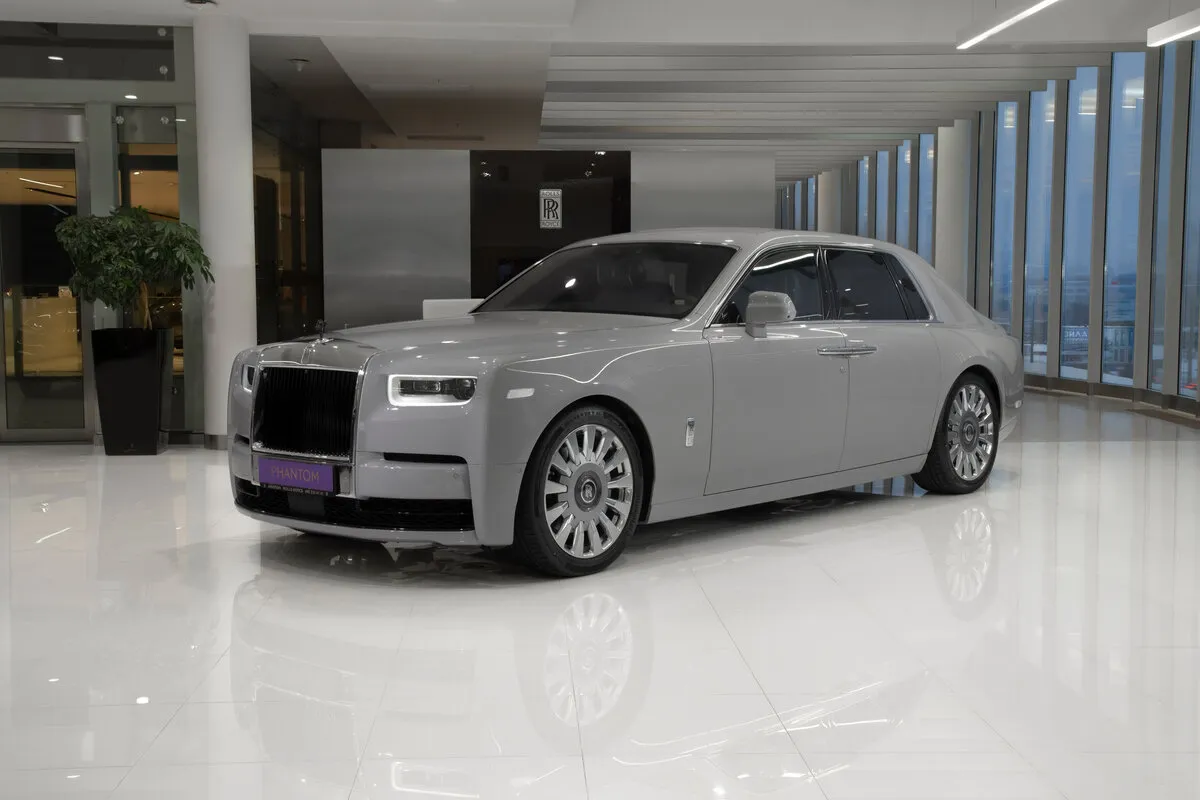 Check price and buy New Rolls-Royce Phantom For Sale